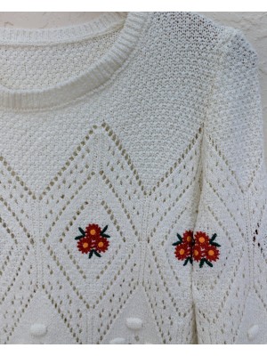 Çiçek Nakışlı Ponpon Örgülü Triko Kazak -Ekru