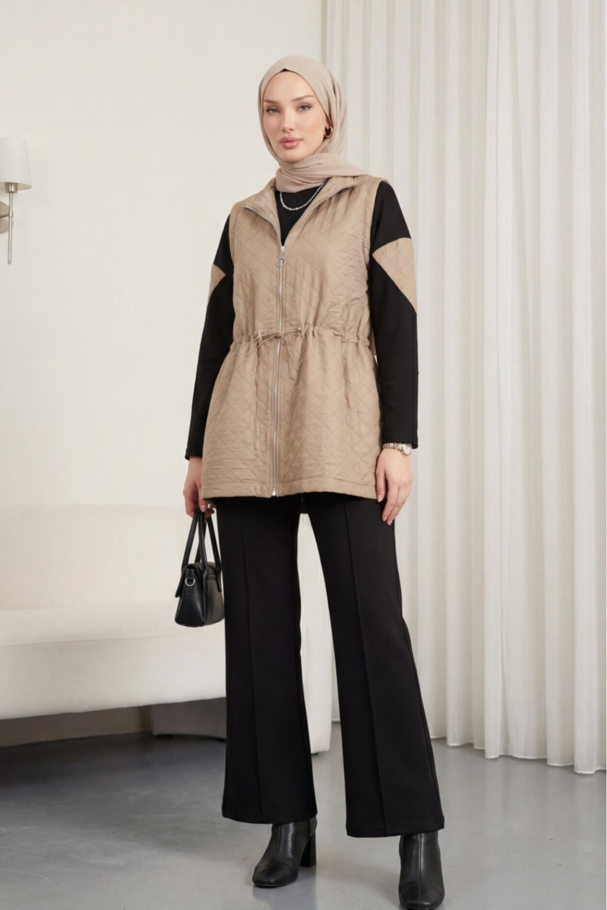 Three-Piece Cotton Jersey Set with Quilted Vest and Striped Trousers -Mink color