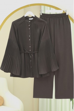 Piliseli Hakim Yaka Düğmeli Krep Takım -K. Kahve