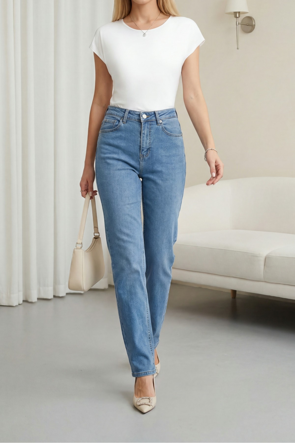High-Waisted Straight-Leg Jeans with Pockets -Light blue