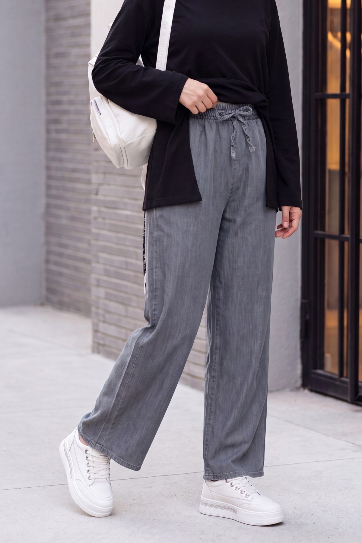 Elastic Waist Wide Leg Jeans with Pockets          -Dark Grey