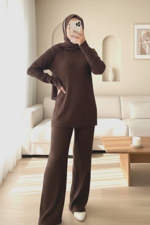 طقم بروتيل بياقة مستديرة   -بنى