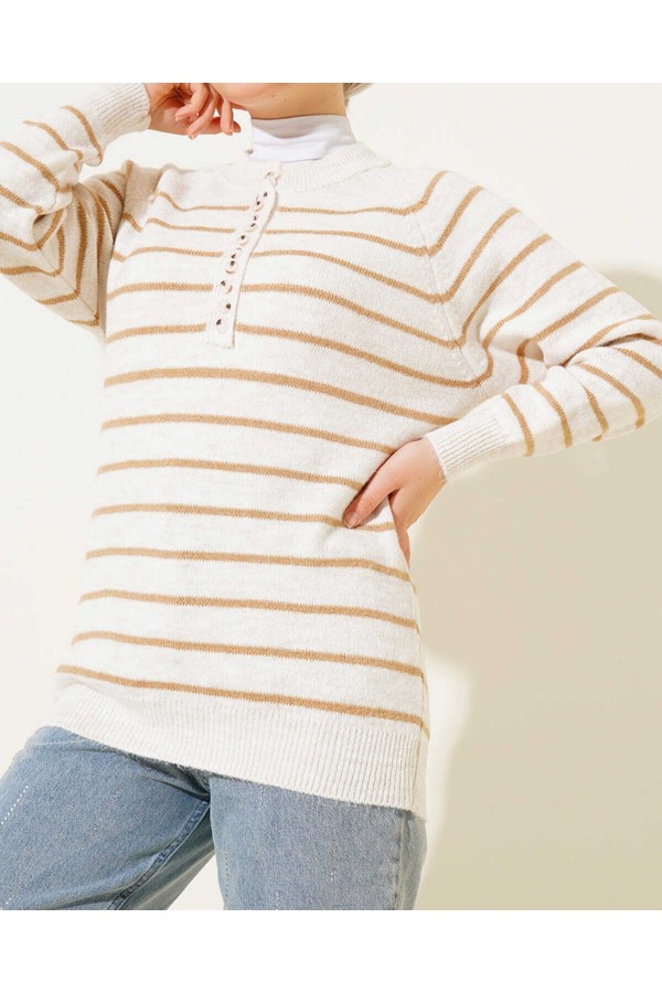 15808 Buttoned Sweater 