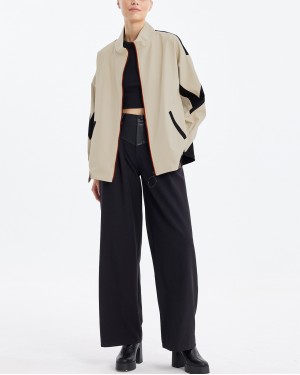 جاكيت نسائي مطاطي بظهر مقسم  