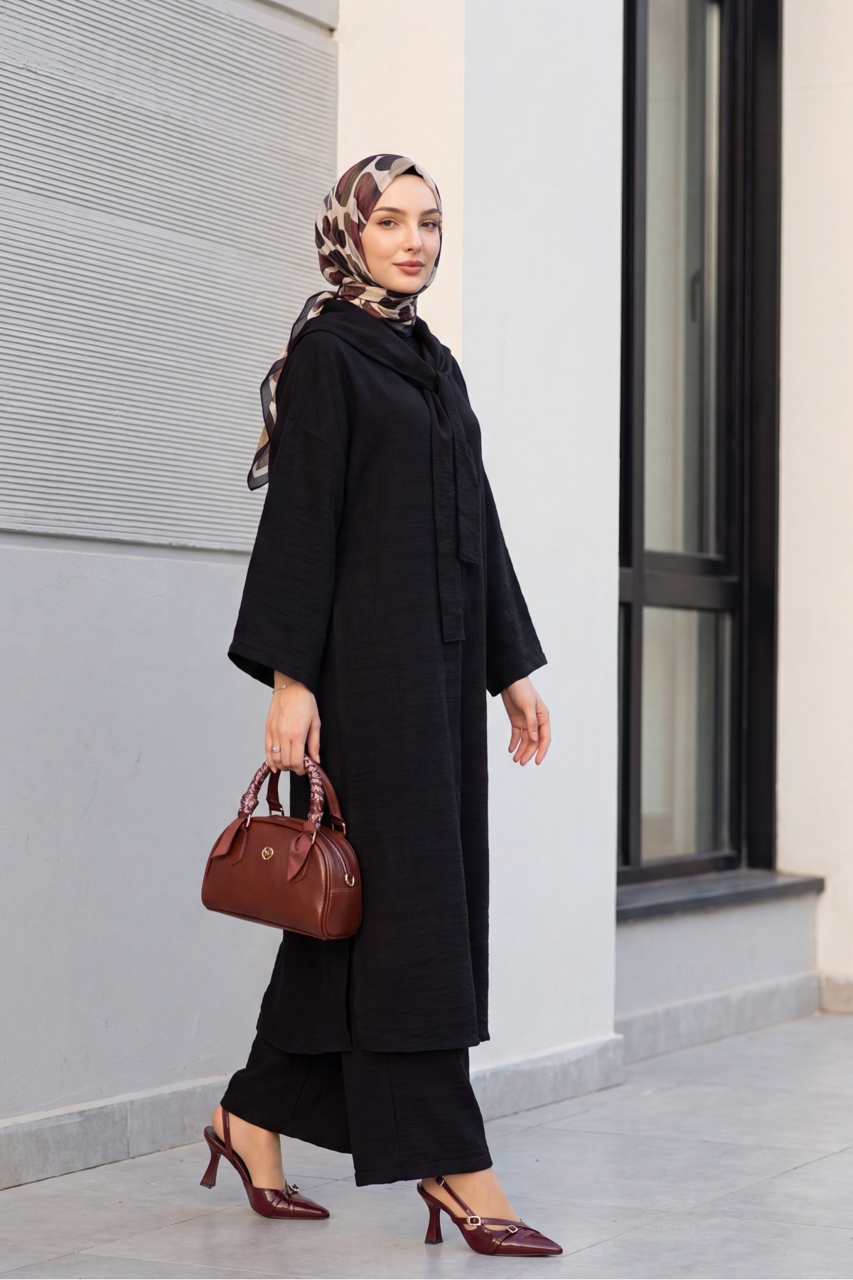 Deep Slit Linen Suit with Scarf Detail and Pockets -Black