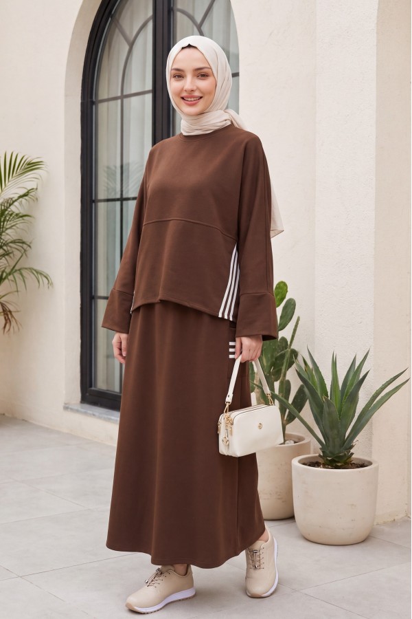 Two-Piece Cotton Jersey Set with Round Neck, Striped Detail, and Elasticated Waist. -Brown