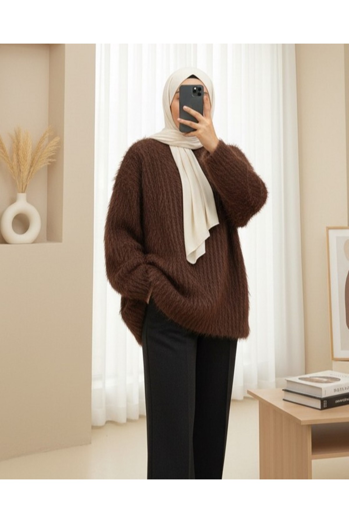 Round Neck Bearded Knit Sweater -Brown