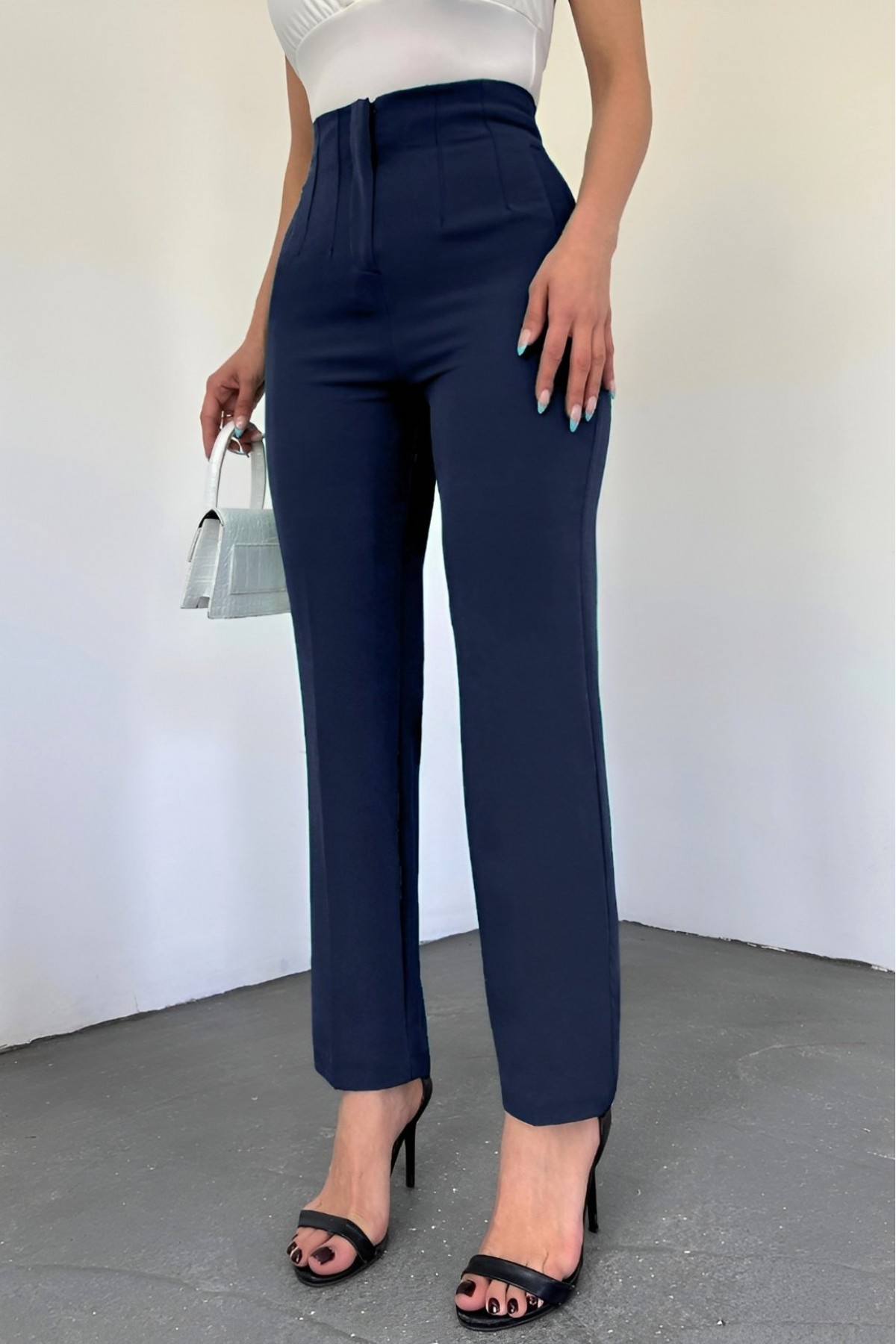 High Waist Trousers with Pocket Detail -Navy blue