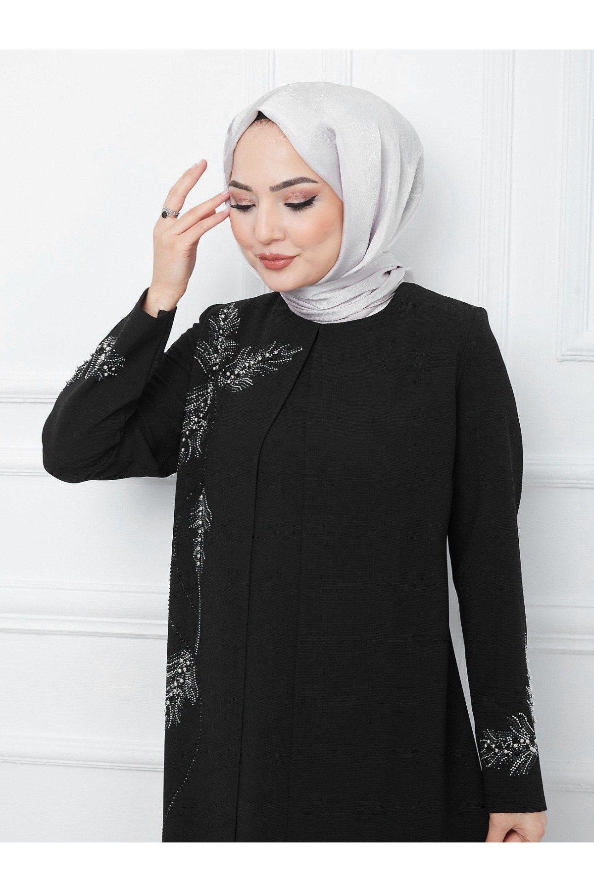 فستان كريب مزدوج الطبقات مزين بالخرز -أسود