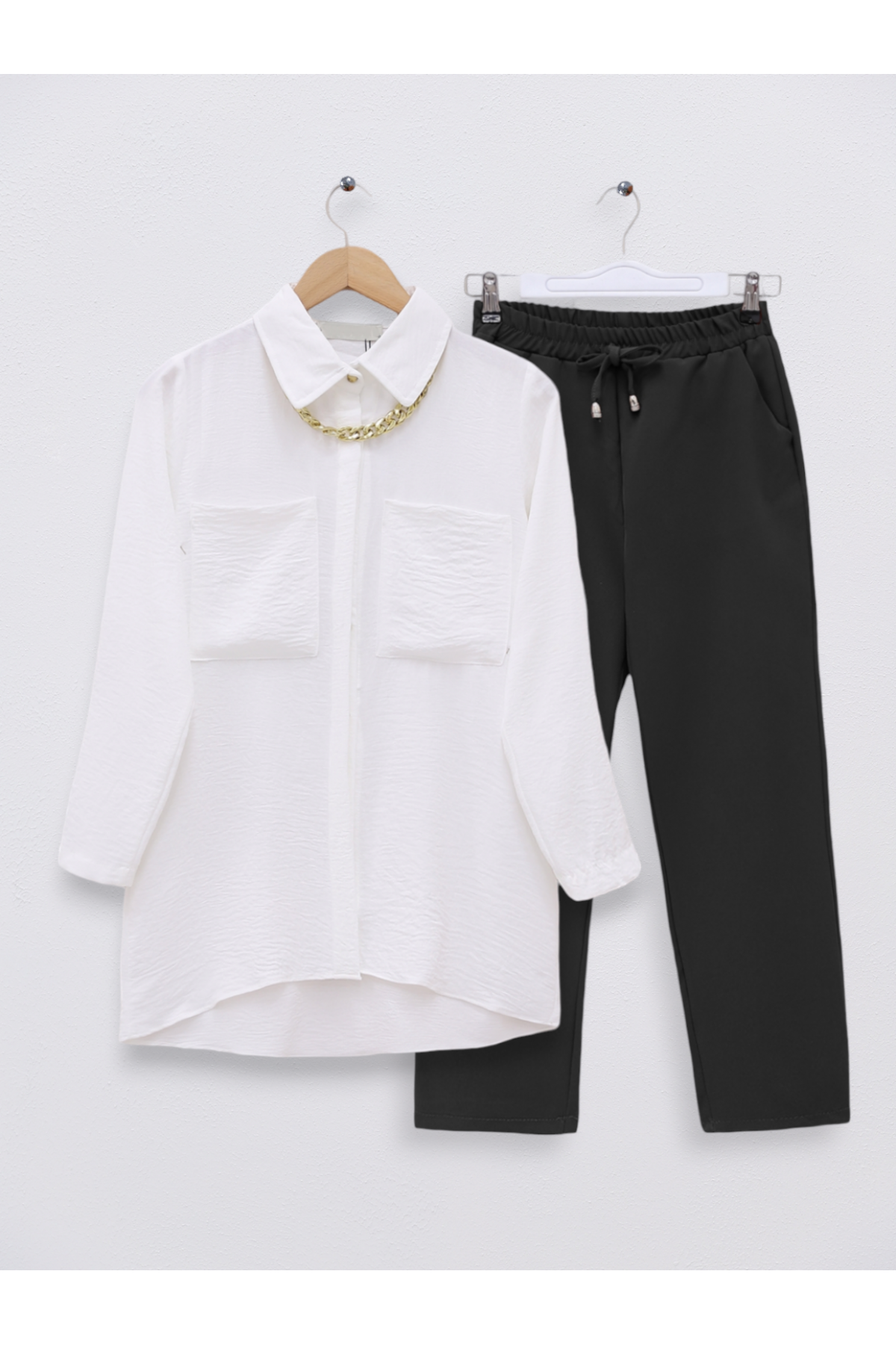 Double Pocket Long Necklace Ayrobin Shirt -White