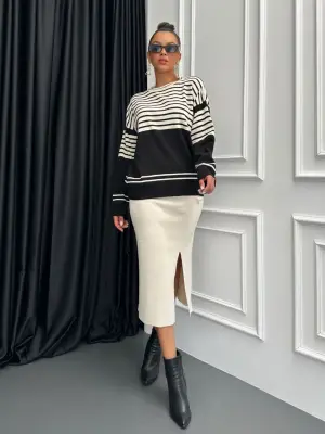 Bisiklet Yaka Çizgili Etekli Triko Takım  -Krem